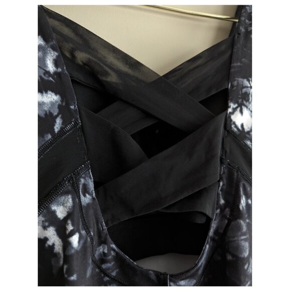 Lululemon Rise and Flow TankLululemon Rise and Flow Tank - Picture 10 of 13